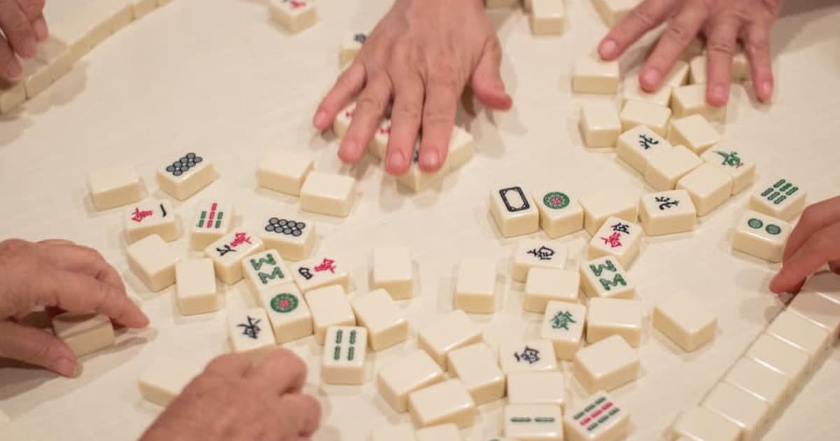 Brief History of Mahjong and How to Play it